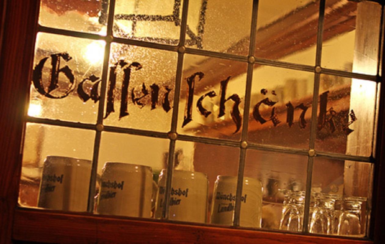 Traditionsgasthof Gruener Baum Bad Staffelstein Exterior foto
